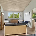 Hébergement de vacances 2 Bedroom Awesome In Give