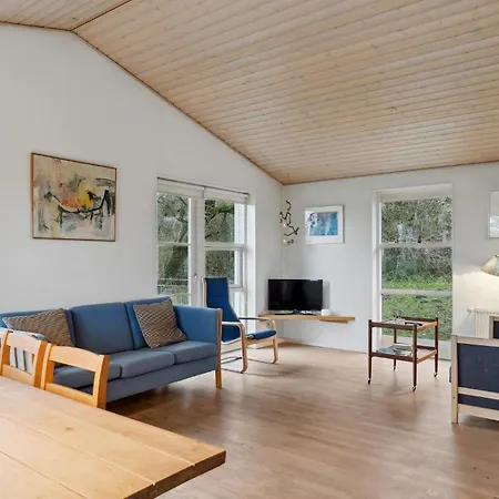 2 Bedroom Awesome In Holiday home