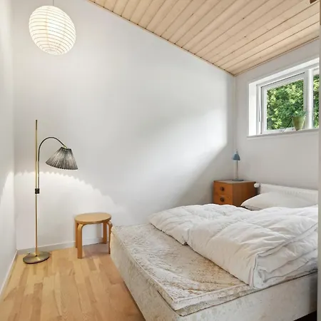 בית נופש 2 Bedroom Awesome In *