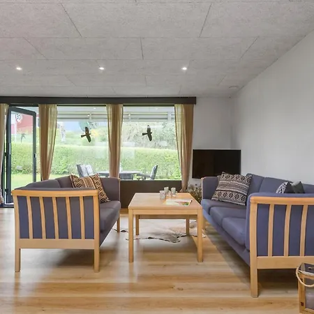 2 Bedroom Awesome In Holiday home *